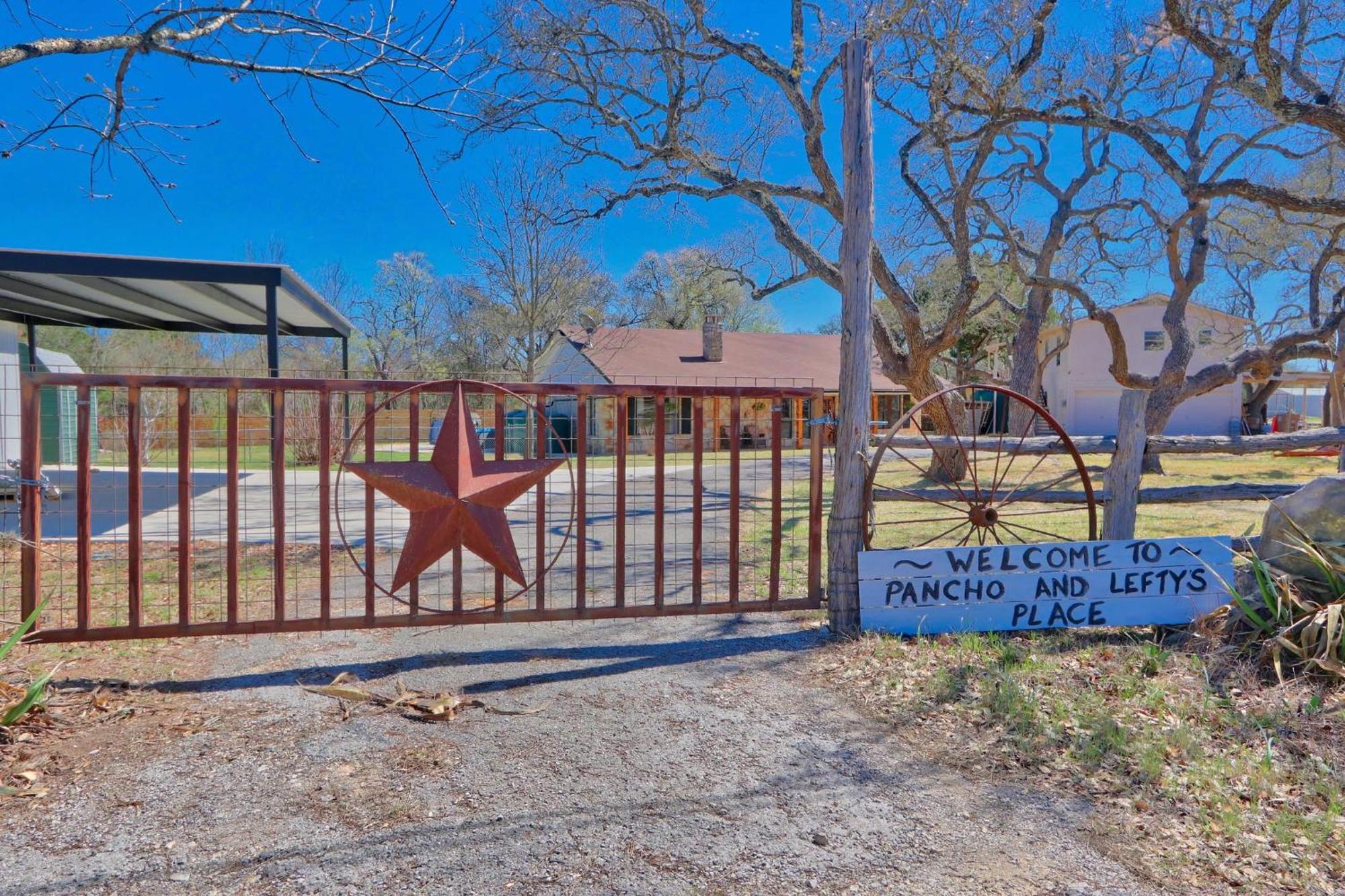 Pancho And Lefty'S - Place Wimberley Exterior foto